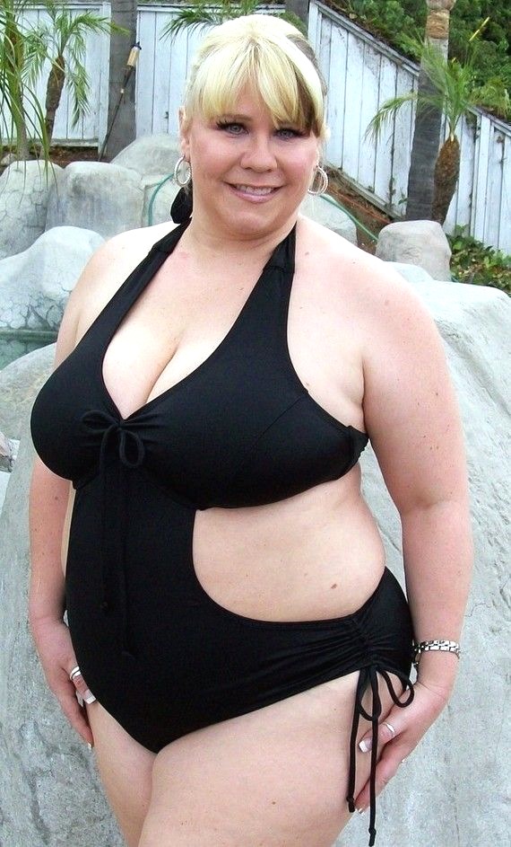 chubby babe in bathing suit